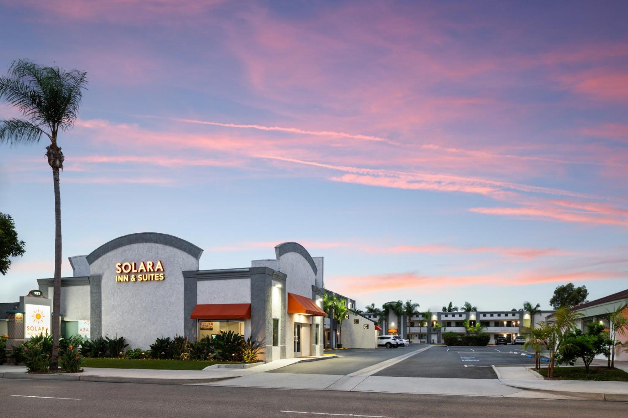 אנהיים Solara Inn And Suites מראה חיצוני תמונה